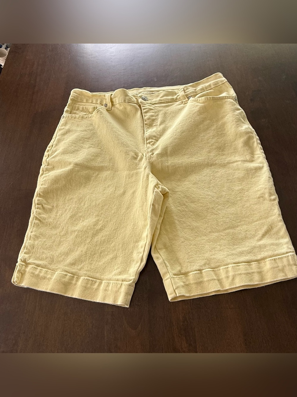 Gloria Vanderbilt Petite 16 Yellow Bermuda Shorts All Around Slimming Effect